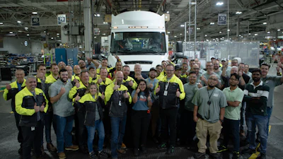 Volvo VNL factory production