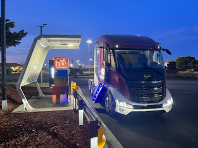 Pure Hydrogen's FCEV semi refueling.