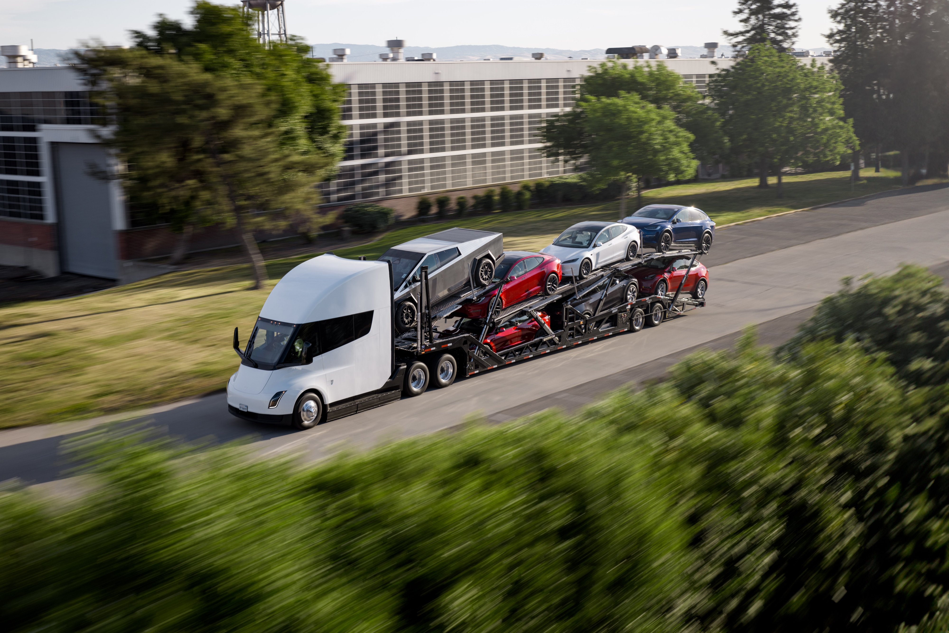 Tesla Semi hauling Cybertruck