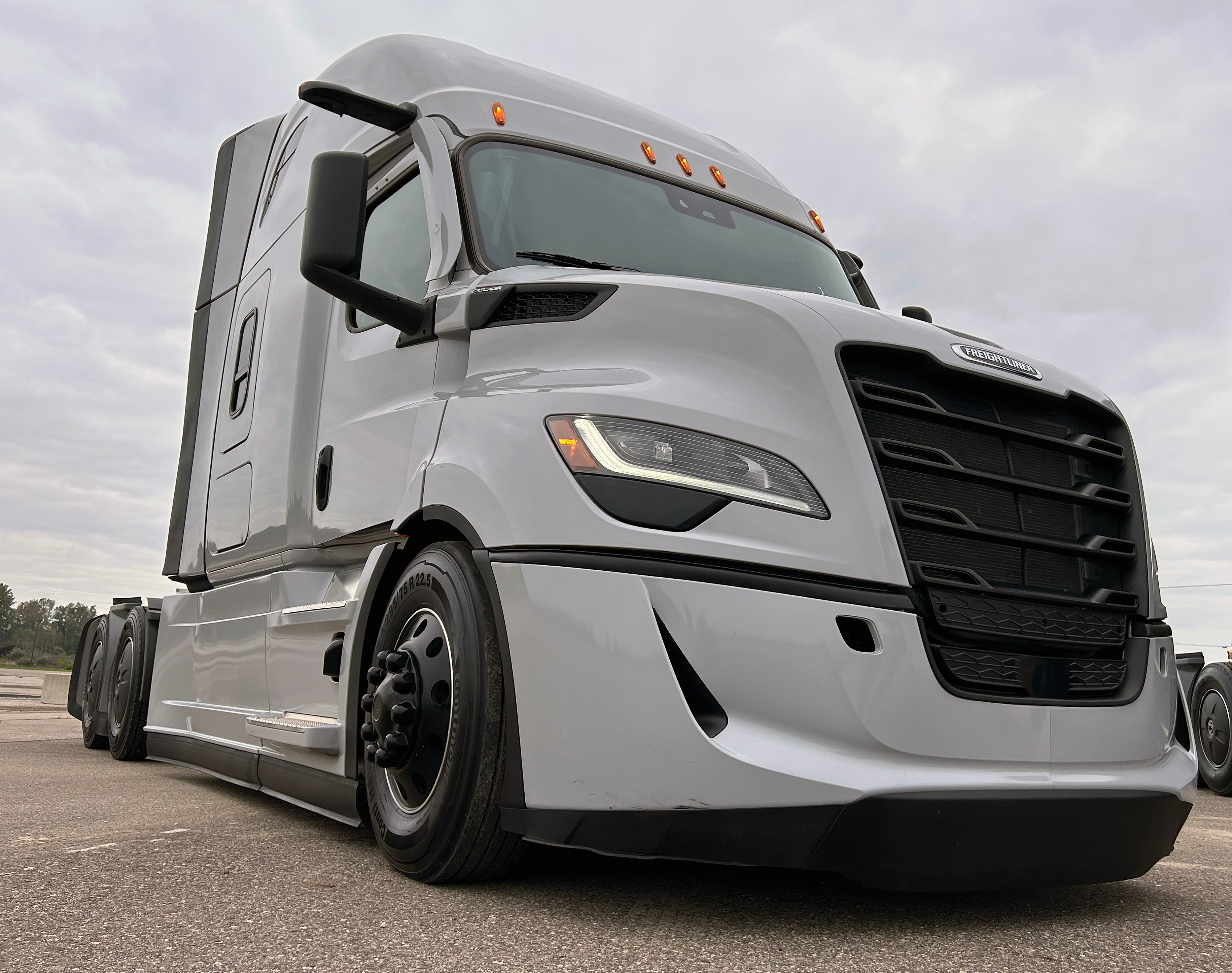 2025 Freightliner Cascadia gets fifthgeneration update Commercial Carrier Journal