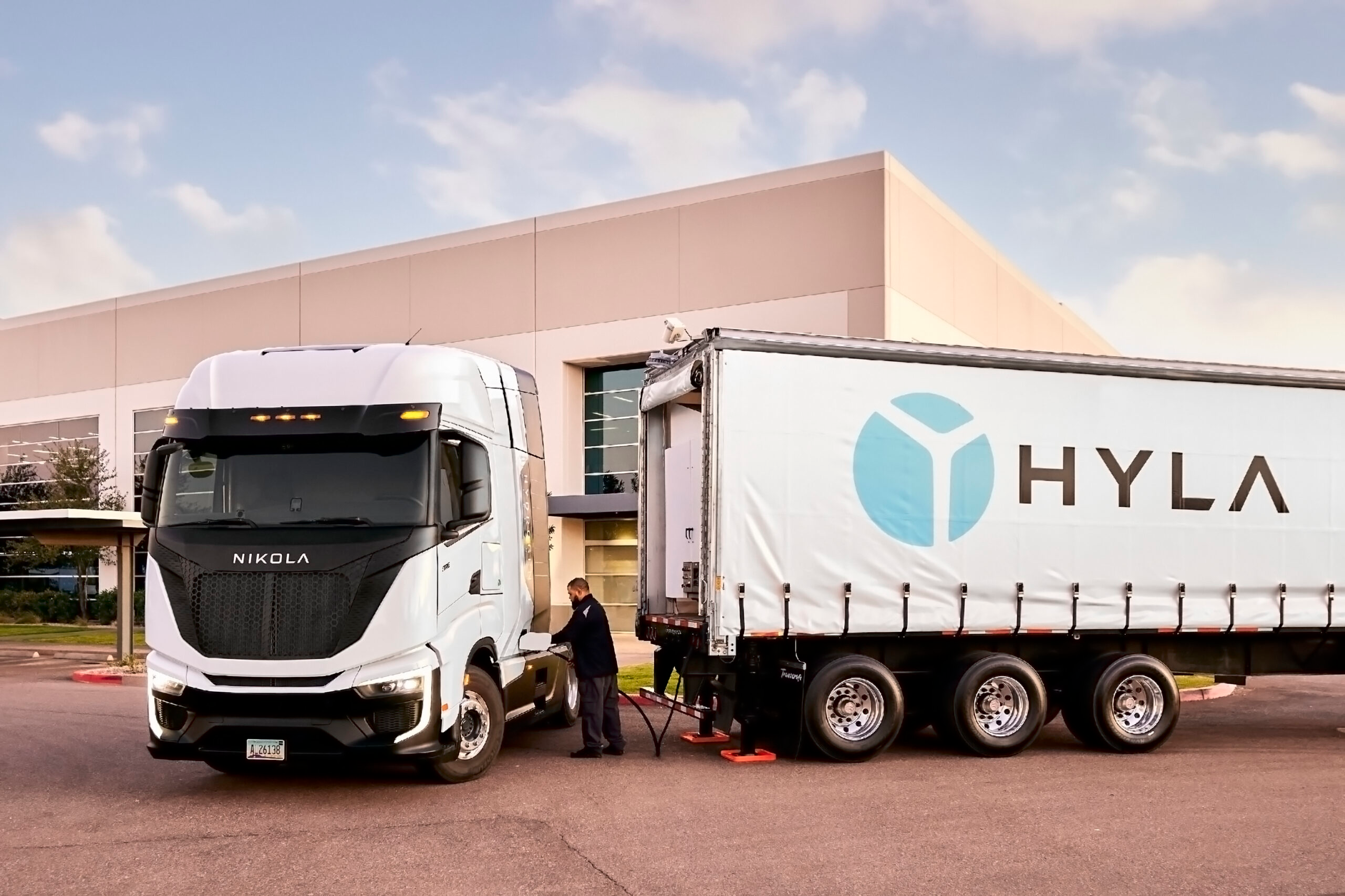 Nikola Tre FCEV refueling at Hyla station
