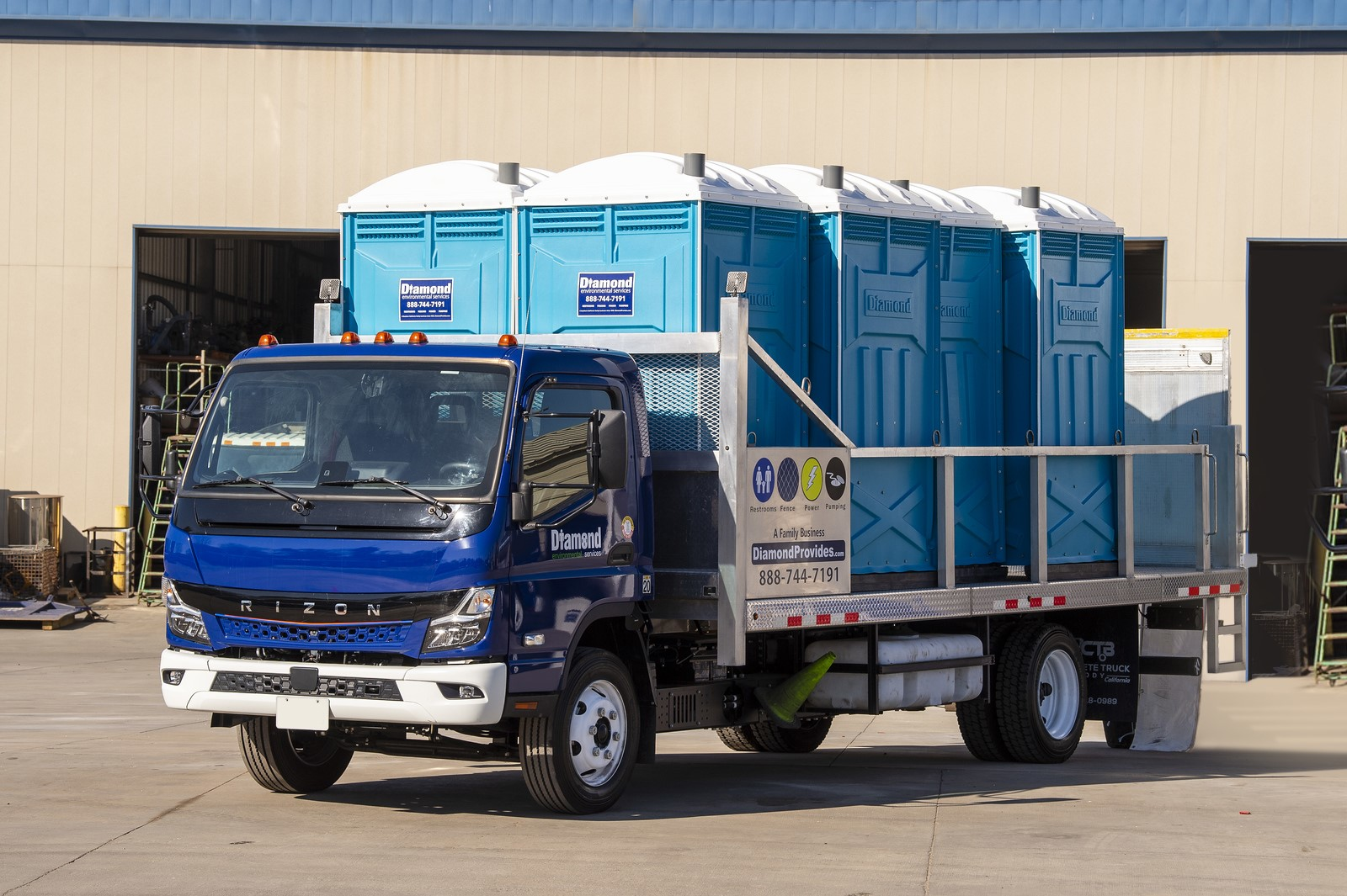 Rizon Class 4-5 Diamond Environmental Services truck
