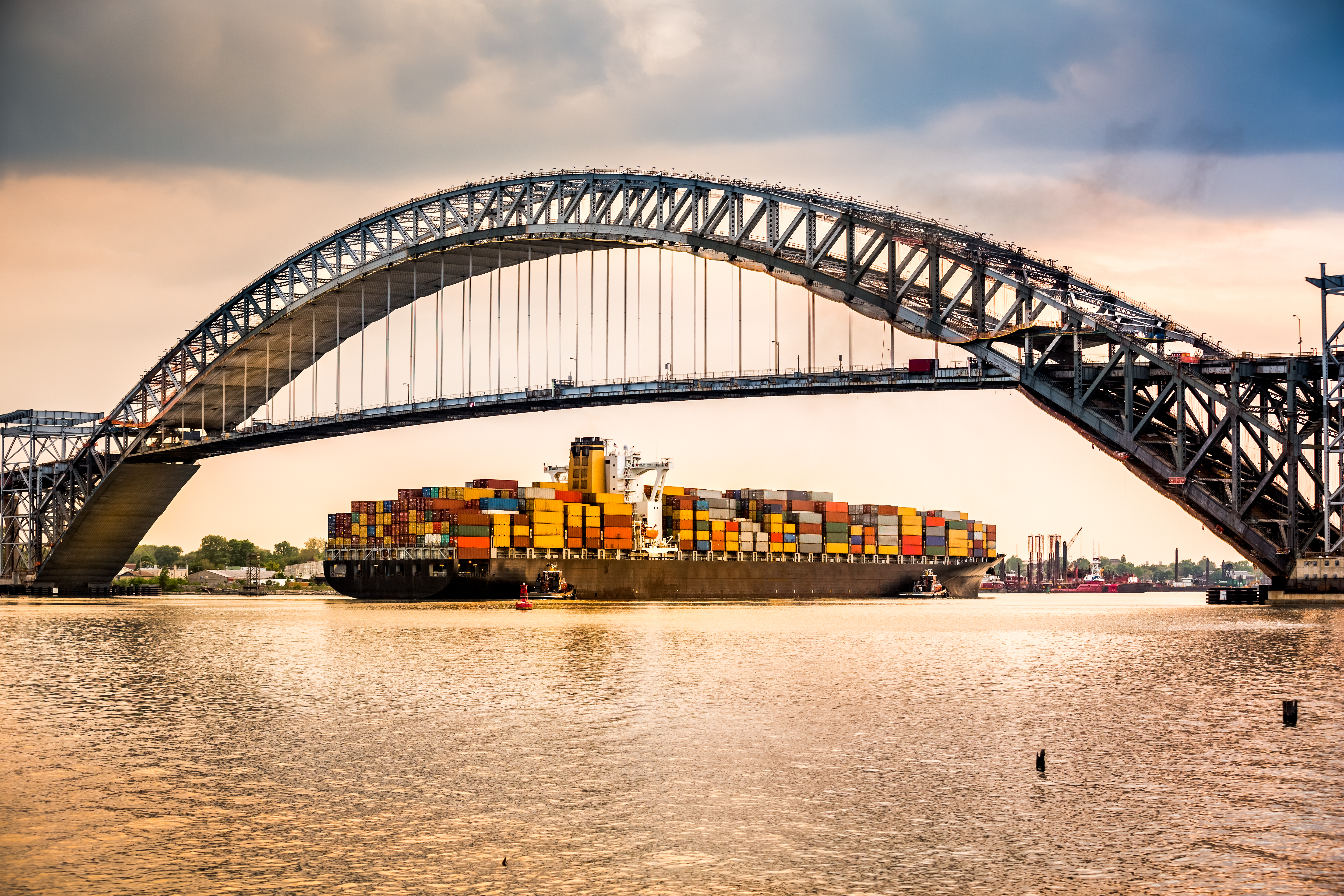 Container ship Bayonne Bridge