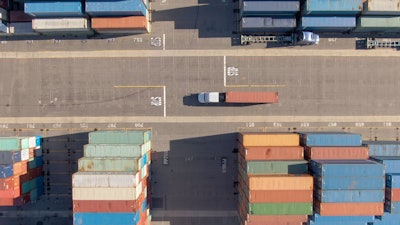 semi truck hauling a container