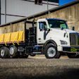 kenworth-880t-parked