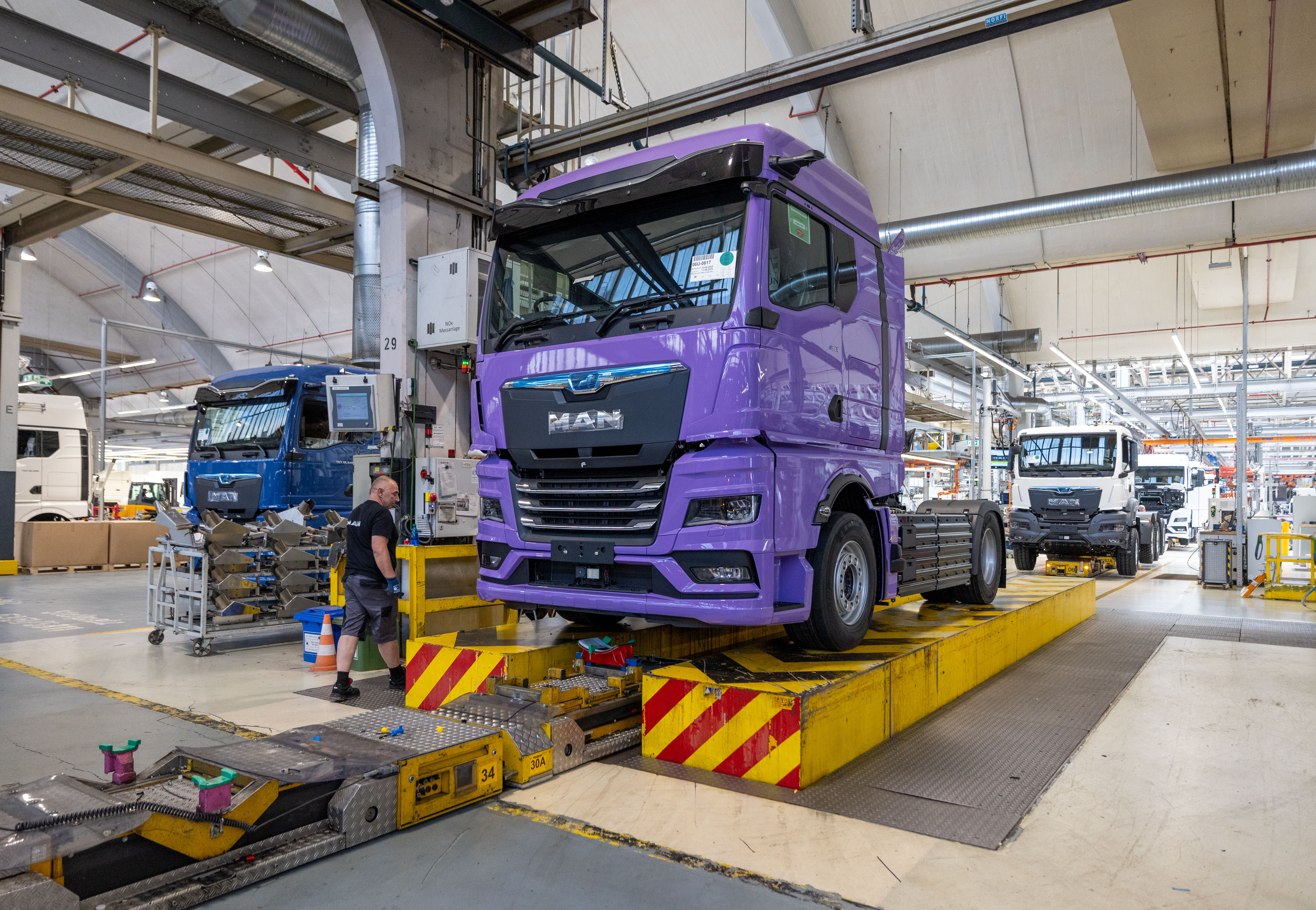 The respected manufacturer of both diesel and electric commercial trucks reiterates that it remains on track to be C02 neutral by 2050.