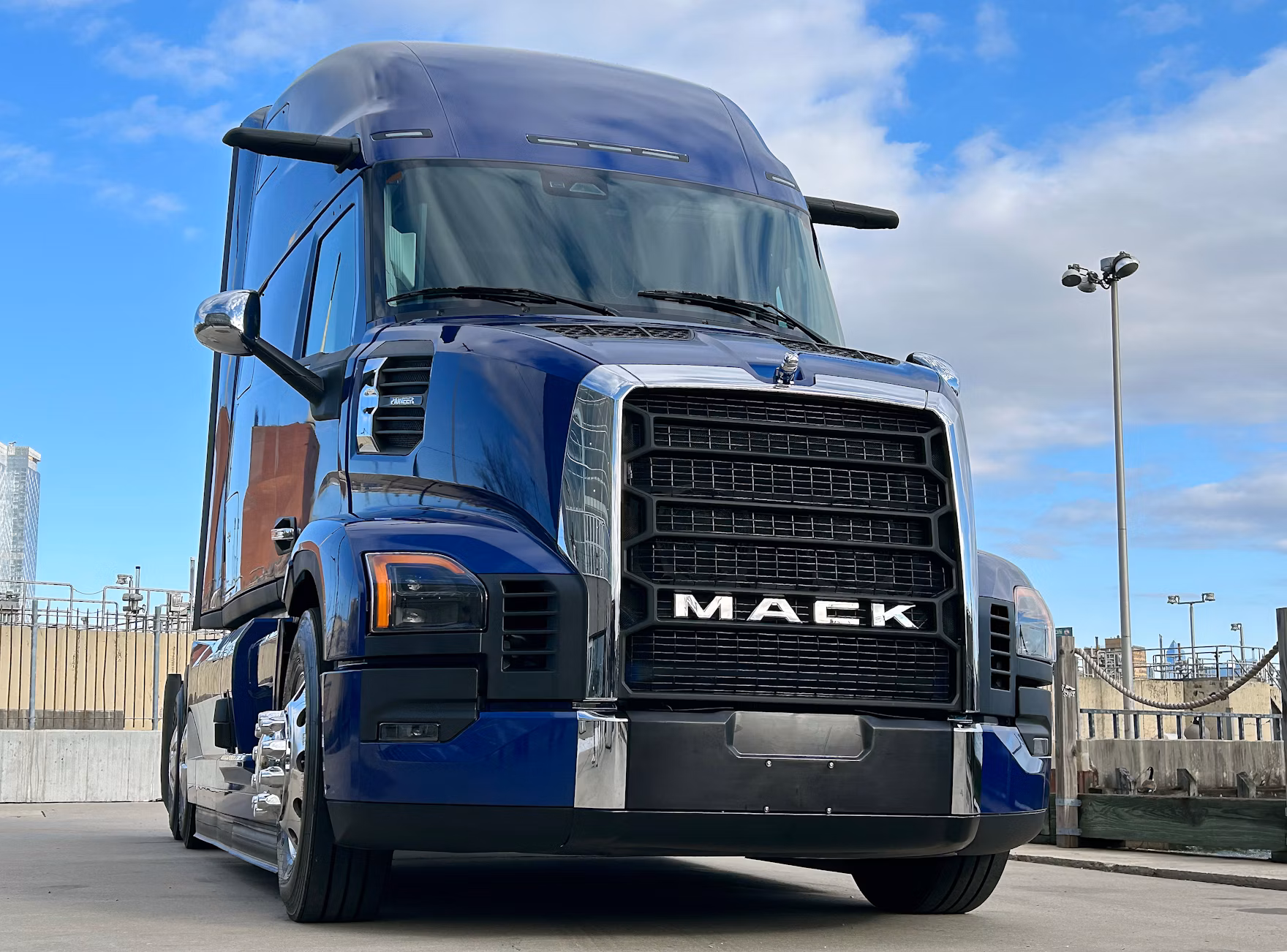 Mack Pioneer