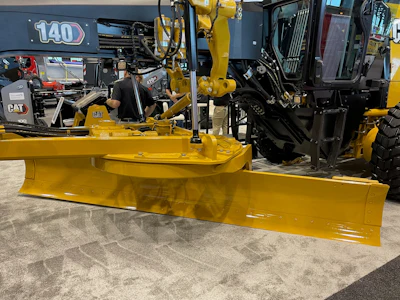 A top-adjust drawbar circle comes standard or buyers can upgrade to Cat's High Performance Circle.