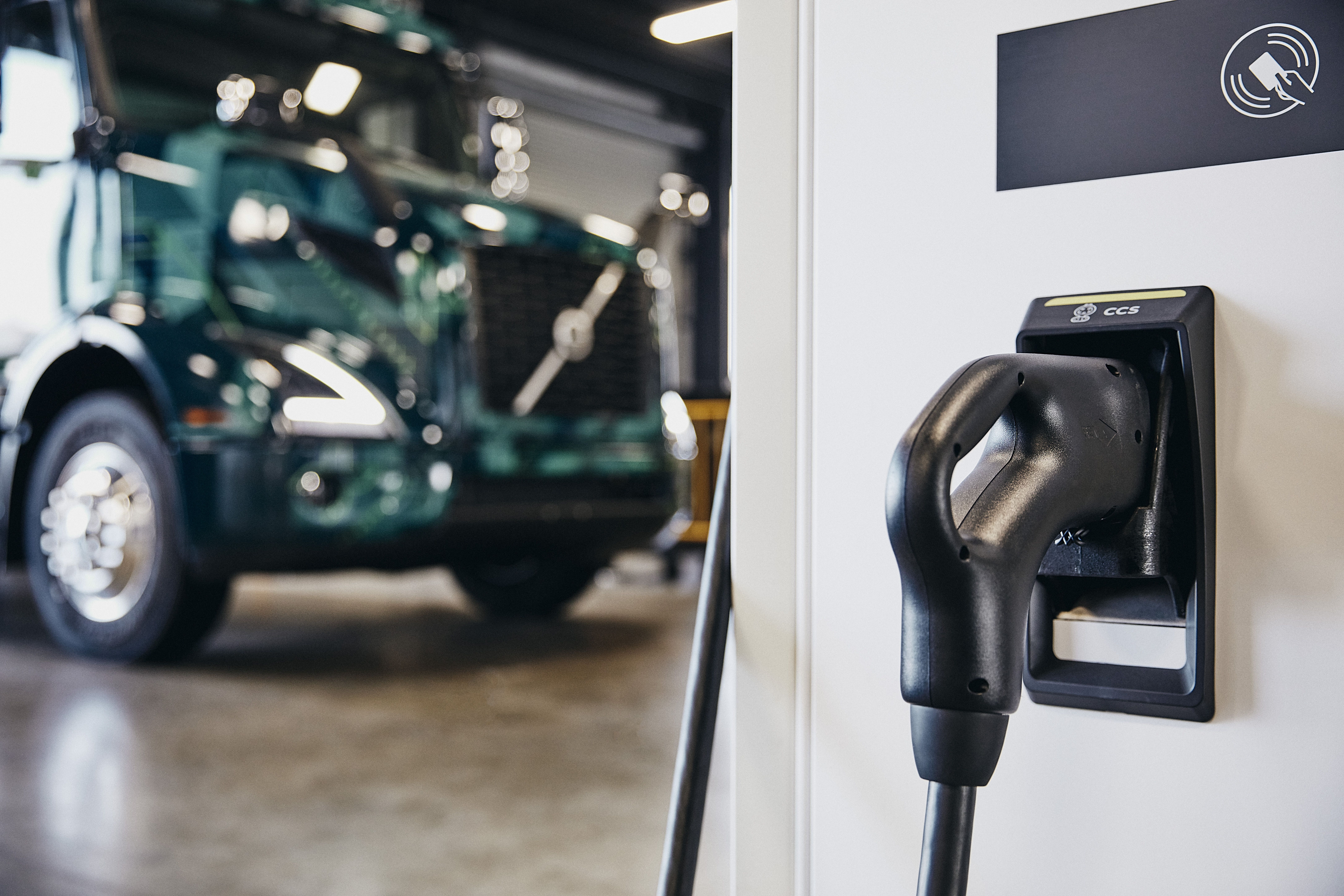 The new fees are aimed strictly at passenger vehicles and light-duty consumer models. The legislative text explicitly excludes commercial motor vehicles, such as heavy-duty freight trucks, as well as covered farm vehicles.