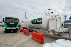 A Nikola Tre fuel cell electric (FCEV) semi-truck acquired by Hyroad Energy parked beside a mobile hydrogen refueling station in Southern California.