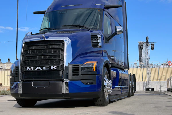 Mack Pioneer